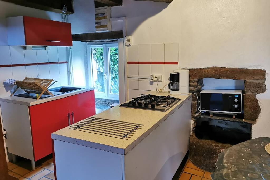 Petite Maison Dans Les Monts D'Arree Ty Coz Commana Εξωτερικό φωτογραφία
