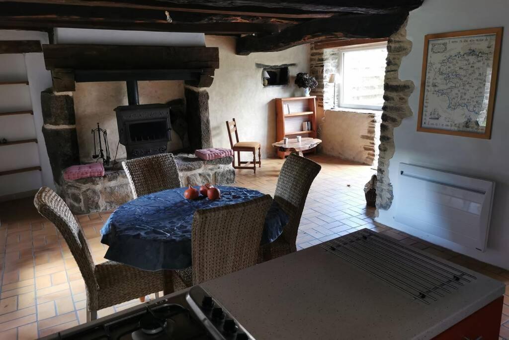 Petite Maison Dans Les Monts D'Arree Ty Coz Commana Εξωτερικό φωτογραφία